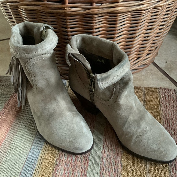 Sam Edelman Louis Distressed Suede Fringe Western Cowboy Ankle Booties Gray 7M - Picture 1 of 9